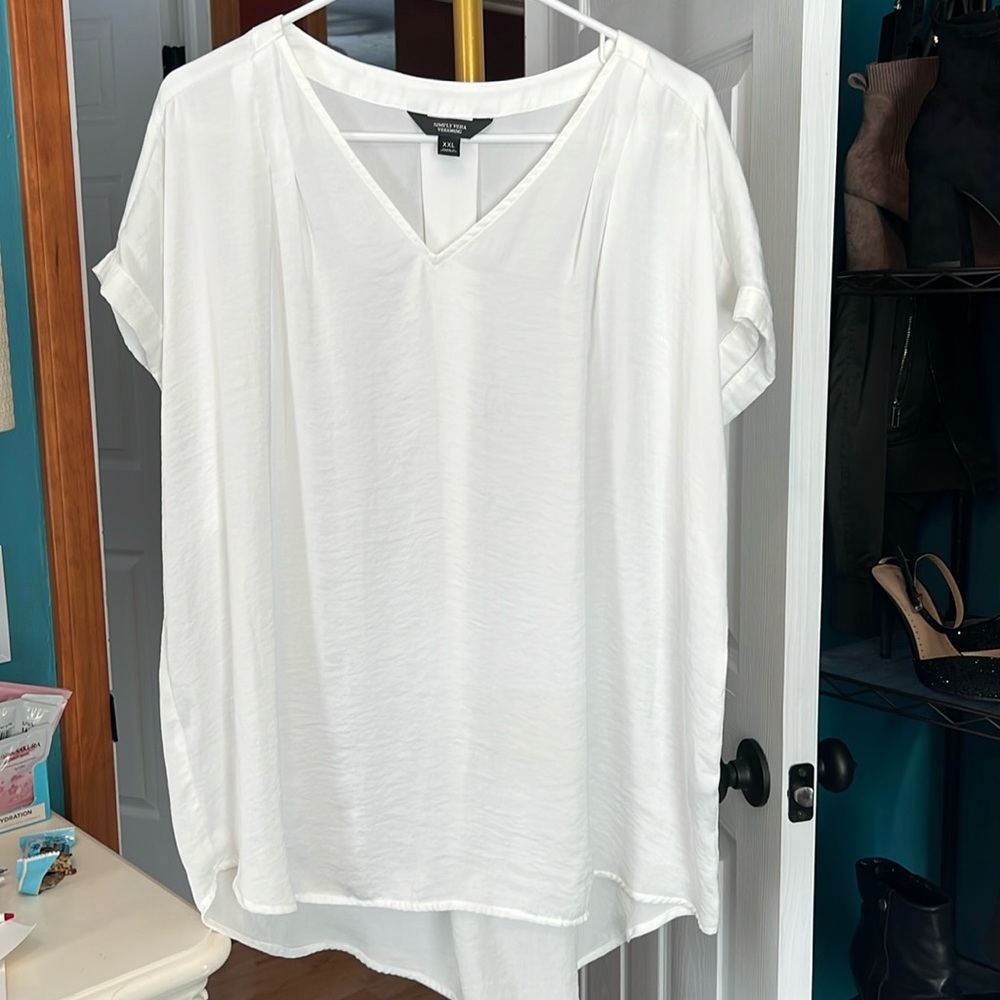 Simply Vera by Vera Wang, White blouse V-neck